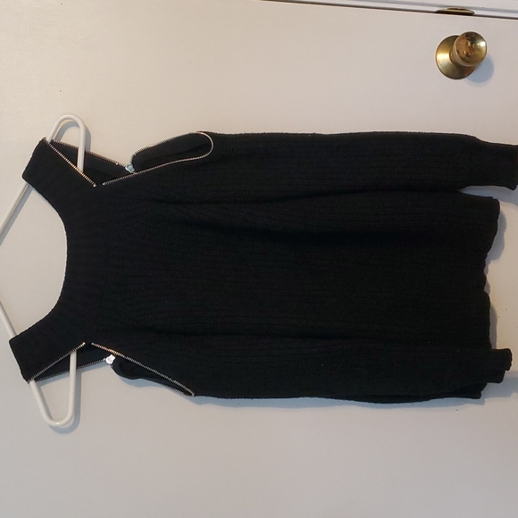 MICHAEL Michael Kors Black V-Neck Sweater - Picture 5 of 7